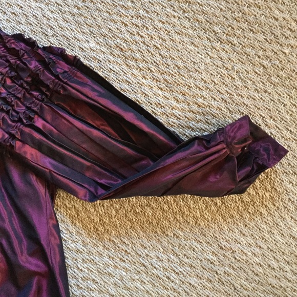 BBR Holiday Taffeta Blouse w/ruffle detail & velvet collar - Picture 4 of 6